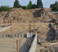 Pr&eacute;paration de la terrasse qui sera coul&eacute;e en m&ecirc;me temps que la dalle