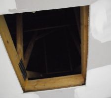 La trape pour acceder au comble