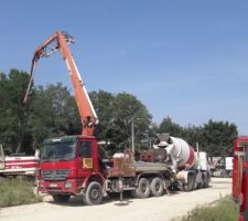 L etape primordiale pour la stabilité de notre maison, les pieux. 22 pieux à 6 metres sont necessaires suite aux preconisations de l'étude de sol