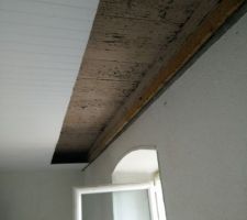 Faux plafond découpé à scie sauteuse