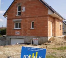 Maison vue de la rue avec un peu de pub pour notre constructeur !
