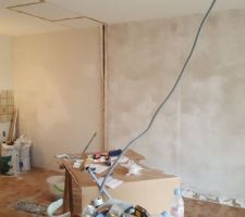 Lissage des murs sur crepis platre 1ere couche