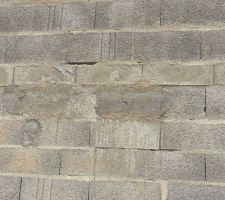 Des sommiers ont &eacute;t&eacute; fait de l'ext&eacute;rieur &agrave; l'extr&eacute;mit&eacute; de chaque murs porteurs, sous les poutrelles du plancher haut suite au passage de mon expert mais mon cdt m'a affirm&eacute; que cela ne sert &agrave; rien Et que Comme cela Lui co&ucirc;tait rien il a demand&eacute; aux macons de le faire pour enlever nos doutes.

Force de constater la m&ecirc;me chose a &eacute;t&eacute; fait chez un voisins. 
Si je suis Bien les explication de ce monsieur si j'envoie un courrier mettant en doute toute la maison, pour mes beaux yeux il la fera d&eacute;truire.