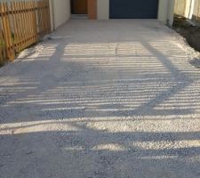 Terrassement en gravier pour l'accès garage