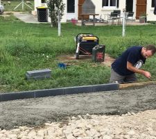 Pose de bordure béton