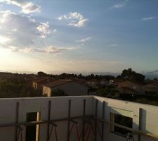 Etage coul&eacute;. Pret pour la pose de la charpente en fermette bois