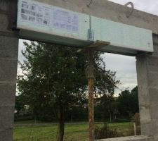 Installation des coffres des volets &eacute;lectriques 
Coulage des linteaux