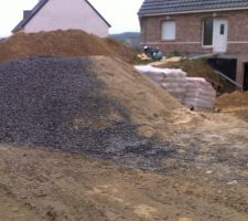 R&eacute;ception mat&eacute;riaux pour seconde fondation d'un des murs de sout&egrave;nement.