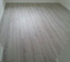 Parquet stratifié sur tout l'étage