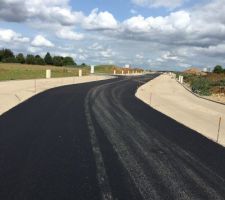 Route qui avance.