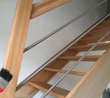 Protection de l'escalier avec une huile-cire OSMO : Apr&egrave;s pon&ccedil;age, 1&egrave;re couche termin&eacute;e