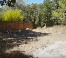 Photo du Terrain avant terrassement et cr&eacute;ation du chemin d?acc&egrave;s.