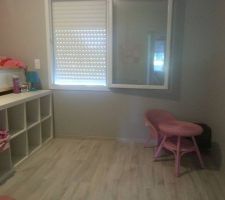 Sol chambre fille aménagée en partie