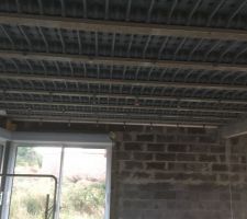 Pose suspentes pour plancher b&eacute;ton all&eacute;g&eacute;