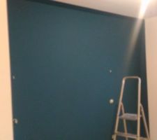 2eme couche peinture bleu atol dans la chambre parentale