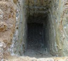 Trou pour le puisard de 4m3.... dans la glaise = citerne