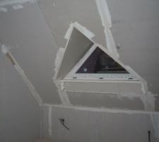 Notre chambre ... qui manque un peu de lumi&egrave;re ! Allons faire rajouter une fen&ecirc;tre !!