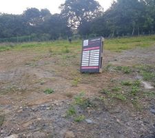 Et voil&agrave; notre terrain de 773m2 dans l'attente des artisans (en vacance) ?
