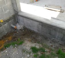 Les tranchées de fondations après mon nettoyage à la pelle + brouette