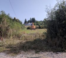 Terrassement : Arriv&eacute;e de la pelle sur le terrain