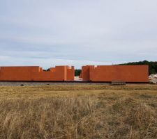Fa&ccedil;ade Nord ouest, entr&eacute;e (porche) et cuisine