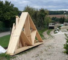 Fin de la maçonnerie et charpente posée en un jour !