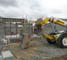 Le garage et l'entr&eacute;e
