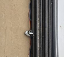 Léger espacement entre le chauffage au sol et la baie vitrée ?