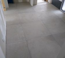 L'entrée les carreaux font 80x80