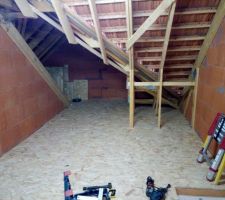 Plancher au-dessus du garage.
