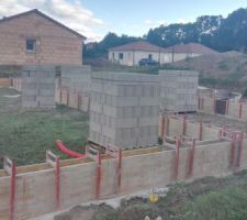 Mise en place du coffrage (vu lat&eacute;rale)