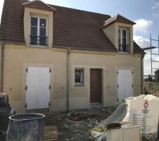 La surprise du jour --> l'enduit est en cours!
