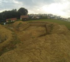 Creusement du "trou" à l'emplacement de la maison