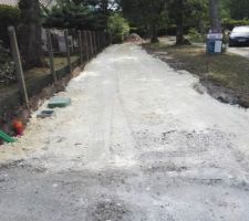 Accès chantier depuis la route, on a enfin un début de quelque chose.