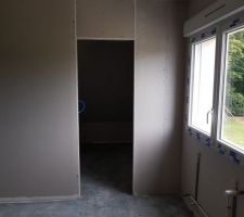 Vue des placards de la chambre