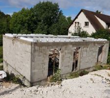 Enfin des murs ! Élévation du rdc :)