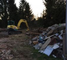 Grange n&deg;2 a d&eacute;truite pour cr&eacute;er la voirie