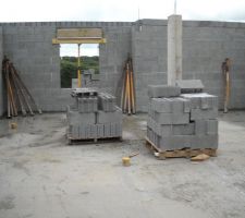 Notre chambre &agrave; gauche, le salon &agrave; droite