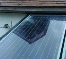Deux panneaux thermiques sont posés sur le toit de l'entrée qui alimenteront un futur ballon de 800L - triple échangeurs -