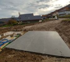 Massif pour accueillir les modules de la maison et dalle abri voiture