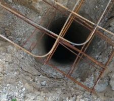 Coulage des fondations avec puits de 60cm et semelles filantes