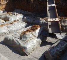 Coulage du beton de proprete a la main 4m3 ca commence a faire