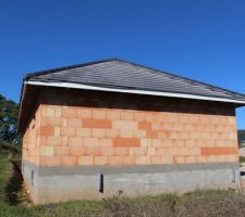 Maison couverte, frisette PVC livr&eacute;e