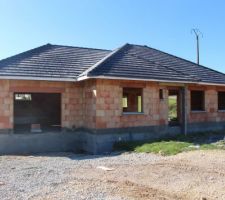 Maison couverte, frisette PVC livr&eacute;e