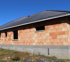 Maison couverte, frisette PVC livr&eacute;e