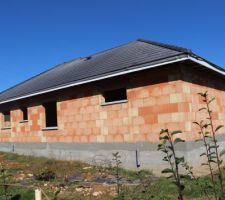 Maison couverte, frisette PVC livr&eacute;e