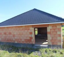 Maison couverte, frisette PVC livr&eacute;e