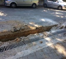 Cr&eacute;ation d'une longrine (m&ecirc;me si pas n&eacute;cessaire pour PORTALECO, cela me permettait de remettre &agrave; niveau le macadam qui avait un bourrel&eacute;)