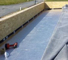 Toiture plate chaude EPDM - isolant+bande périmétrique