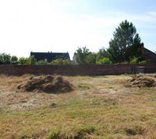 Terrain d'une superficie de 836m²
36m de façade